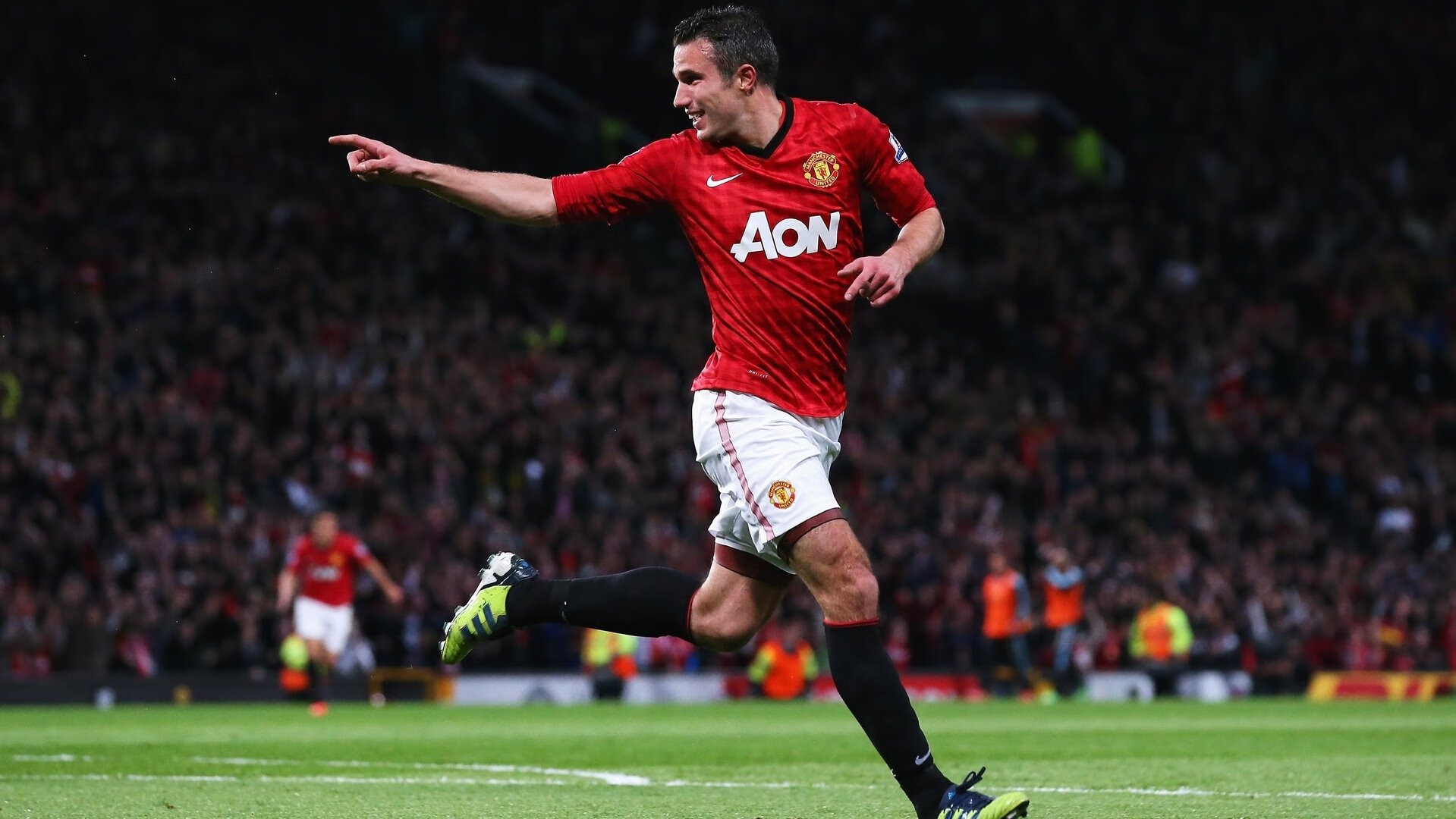 RNG带队取胜！梅西重要时刻锐不可当，赛场气氛高涨