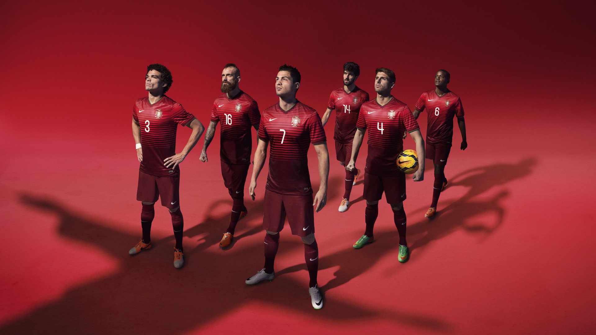 C罗重返赛场，战术调整首场状态出色，西班牙队观众沸腾！赛场气氛高涨(刘翔重返赛场)