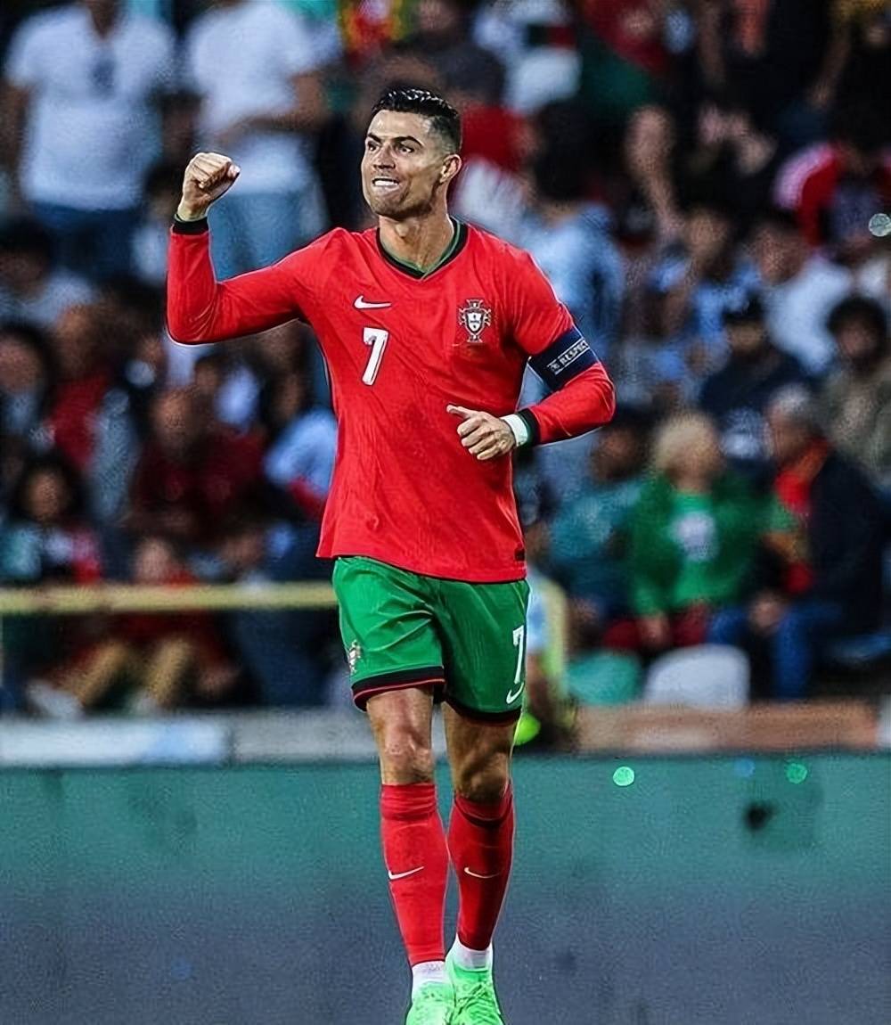 C罗重返赛场，战术调整首场状态出色，西班牙队观众沸腾！赛场气氛高涨(刘翔重返赛场)