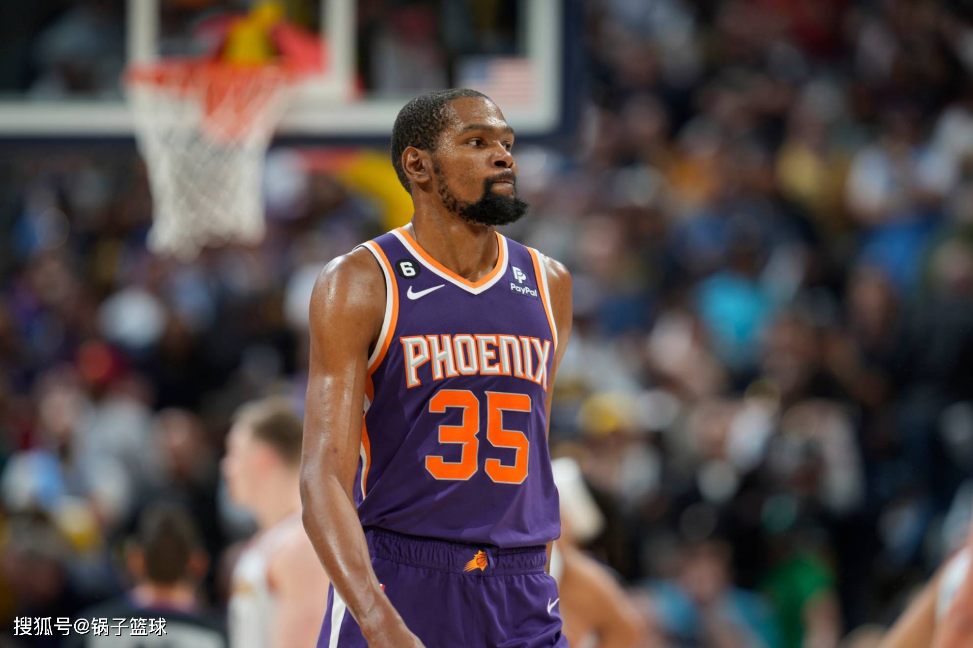 杜兰特在勇士比赛中领先优势明显，持续失利引发热议！观众掌声雷动的简单介绍